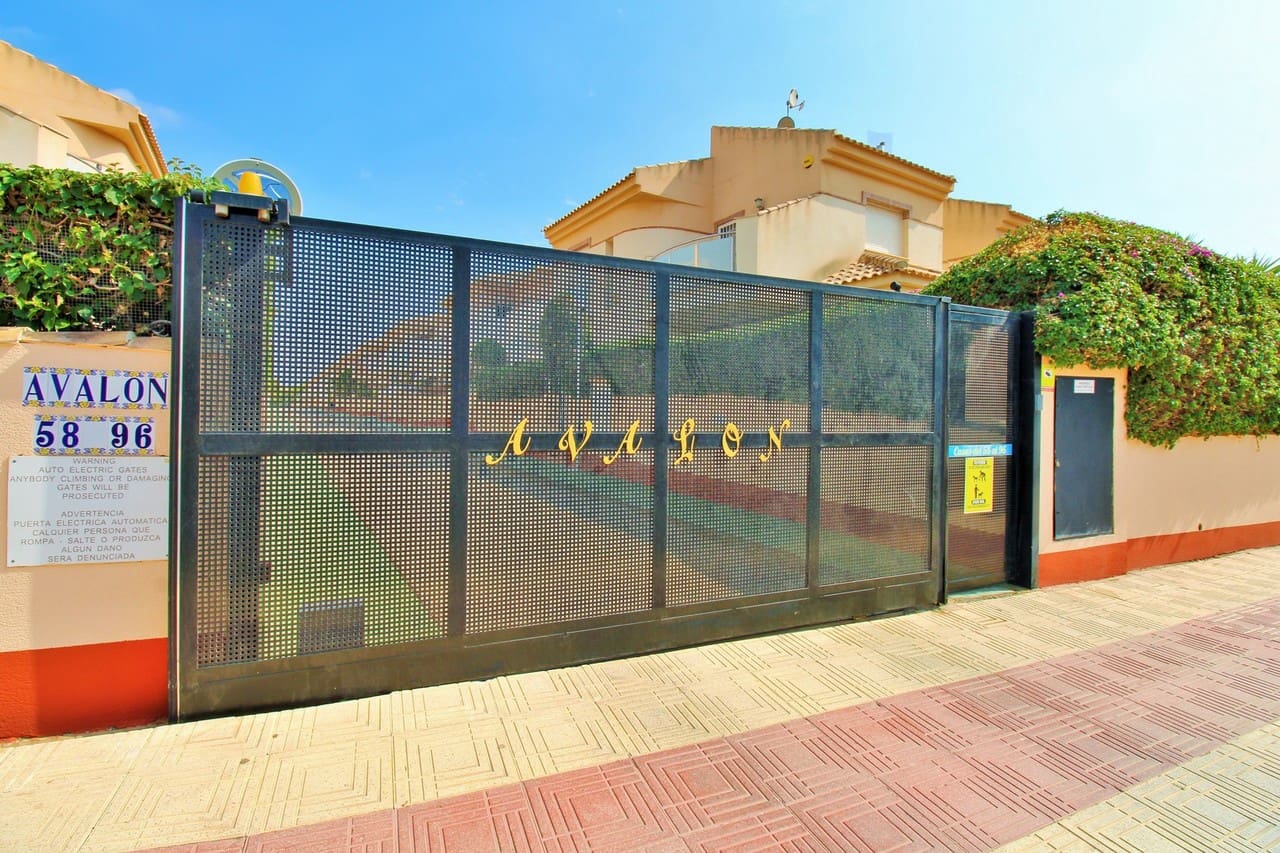 3 bedroom Townhouse for sale in Playa Flamenca with pool garage - € 225,000 (Ref: 10159138)