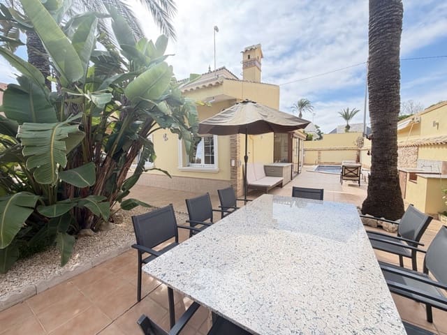 4 soverom Villa til salgs i Cabo Roig, Orihuela med svømmebasseng garasje - € 749 000 (Ref: 10159143)