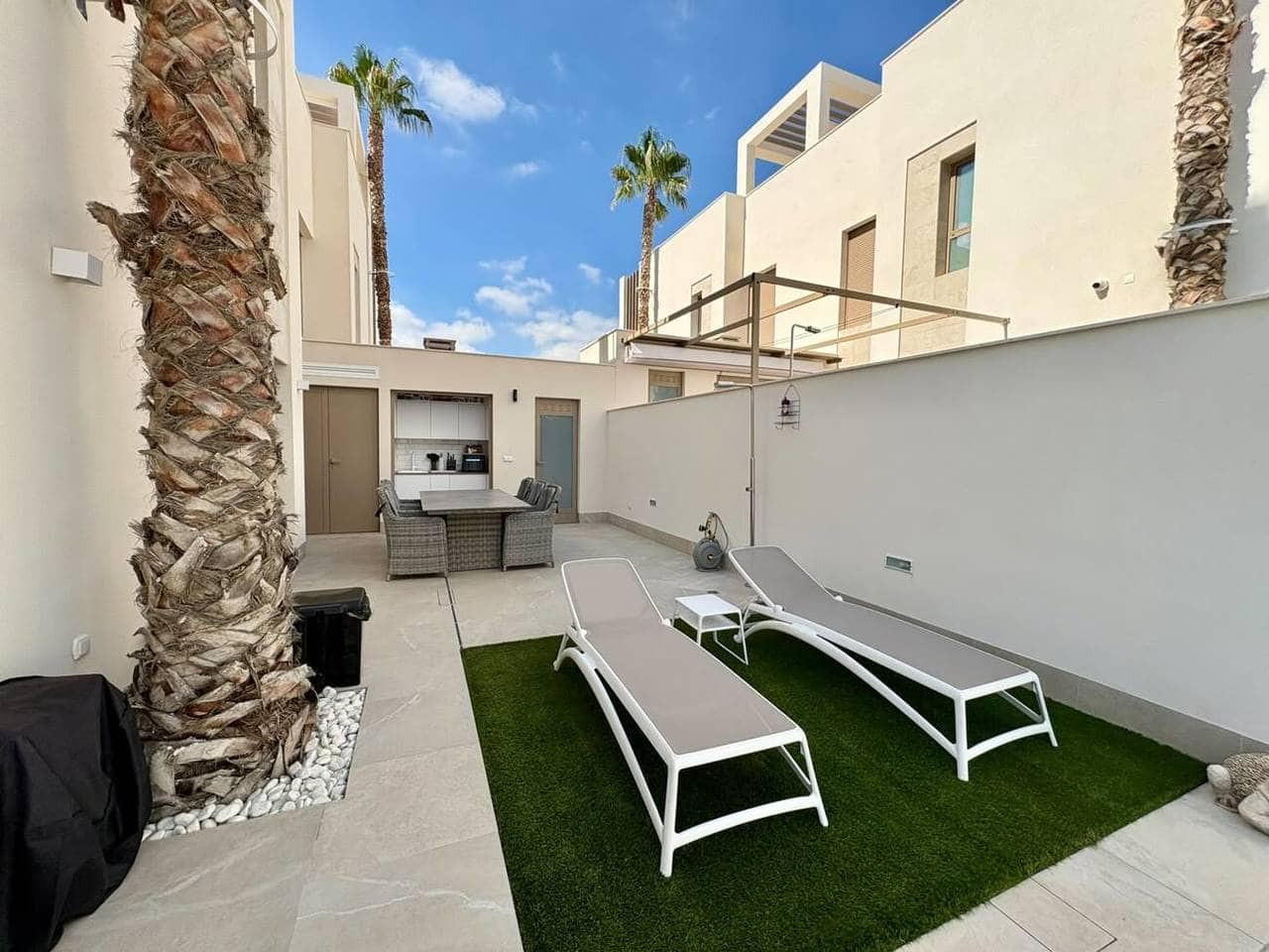 3 bedroom Villa for sale in Rojales with pool - € 485,000 (Ref: 10159146)