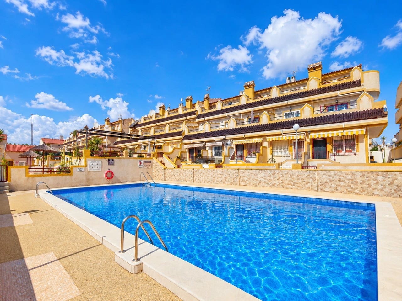 3 soverom Hus til salgs i Orihuela Costa med svømmebasseng garasje - € 197 950 (Ref: 10161065)