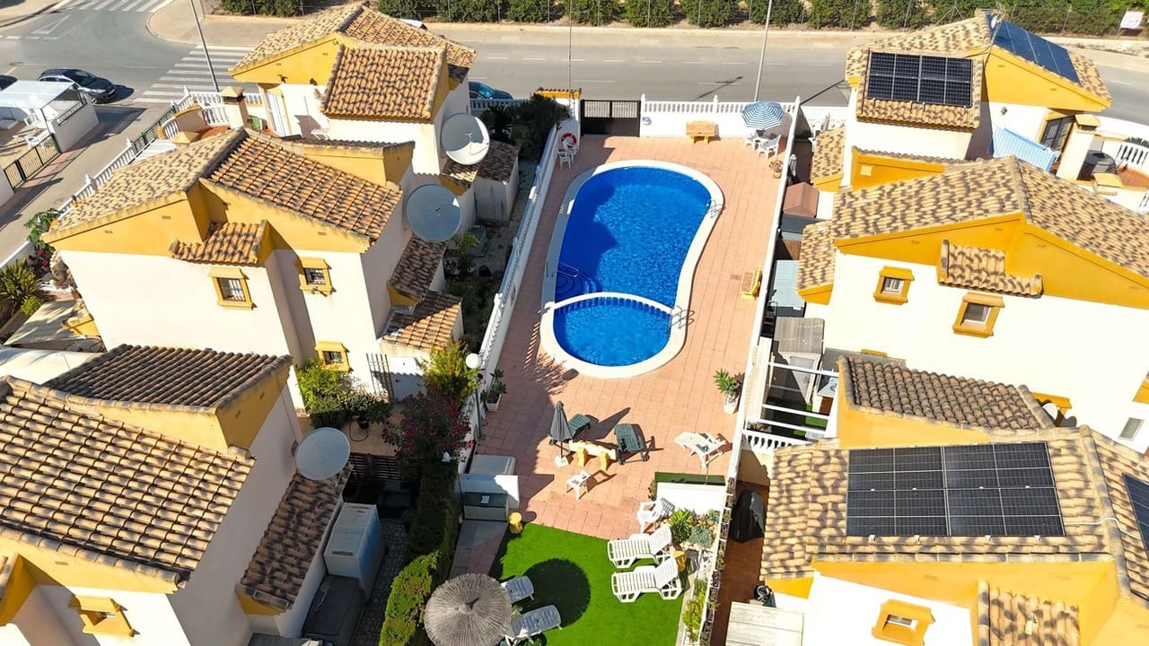 3 bedroom Villa for sale in Guardamar del Segura with pool garage - € 345,000 (Ref: 10161069)