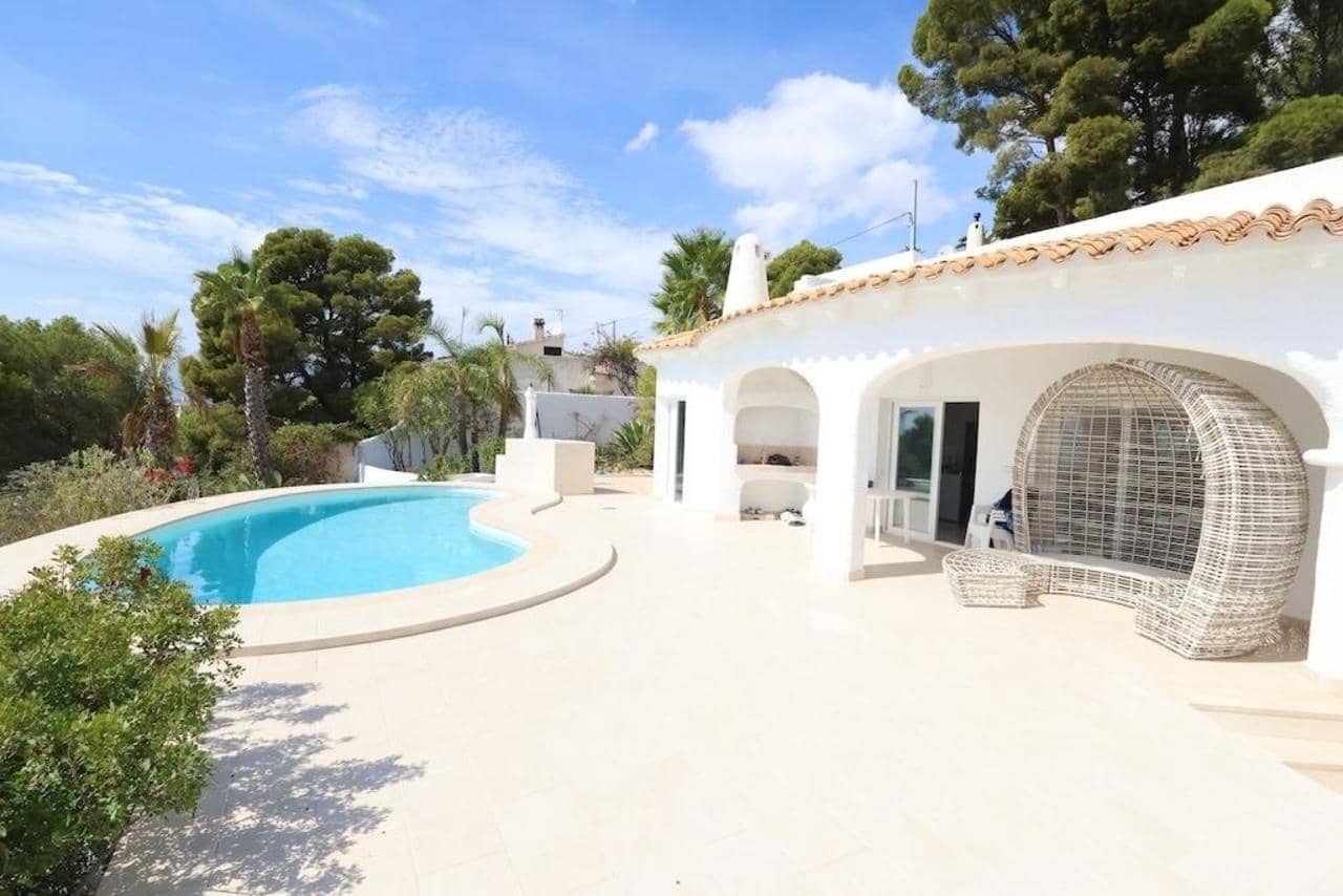 3 bedroom Villa for sale in Altea with pool garage - € 1,150,000 (Ref: 10161070)