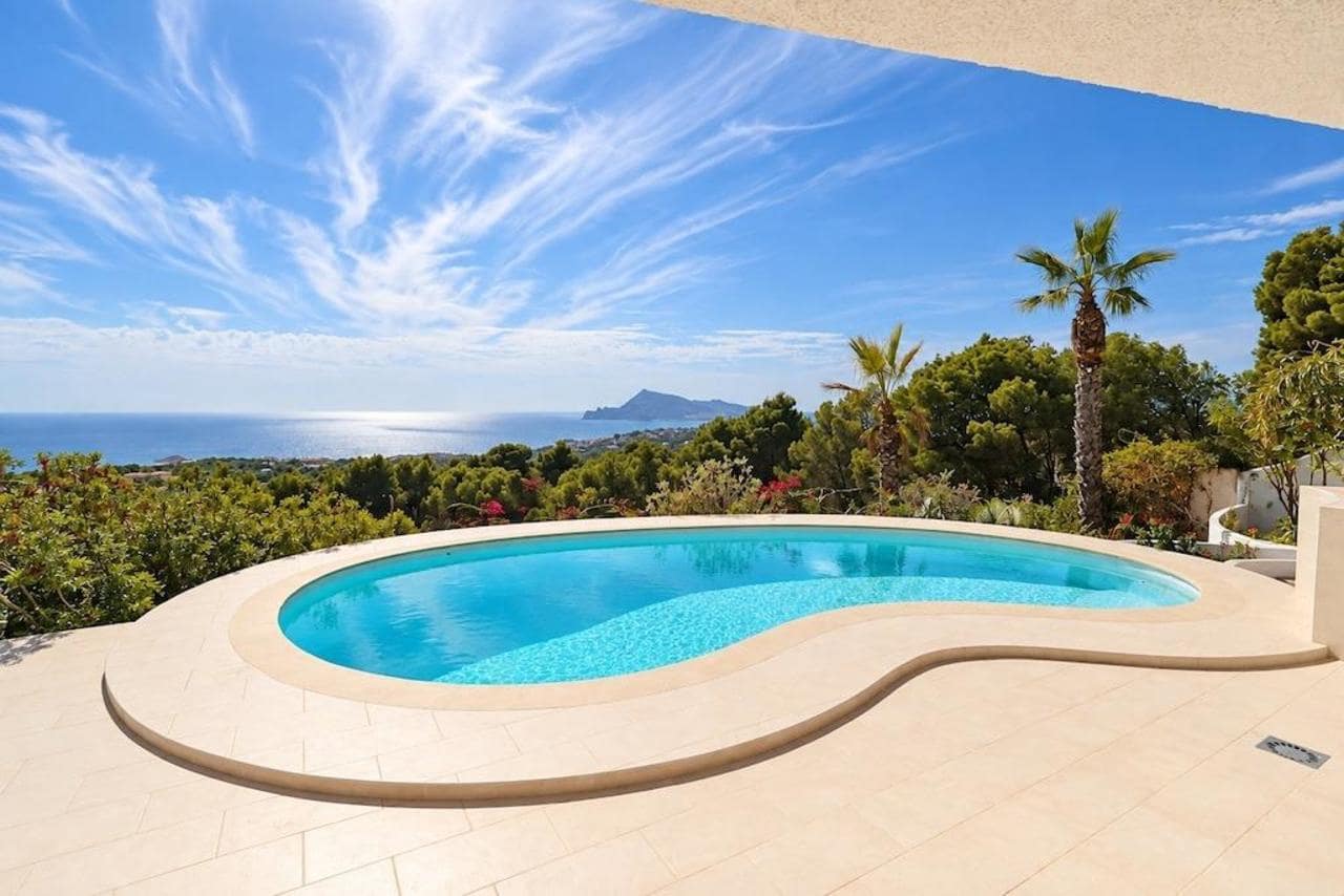 3 bedroom Villa for sale in Altea with pool garage - € 1,150,000 (Ref: 10161070)