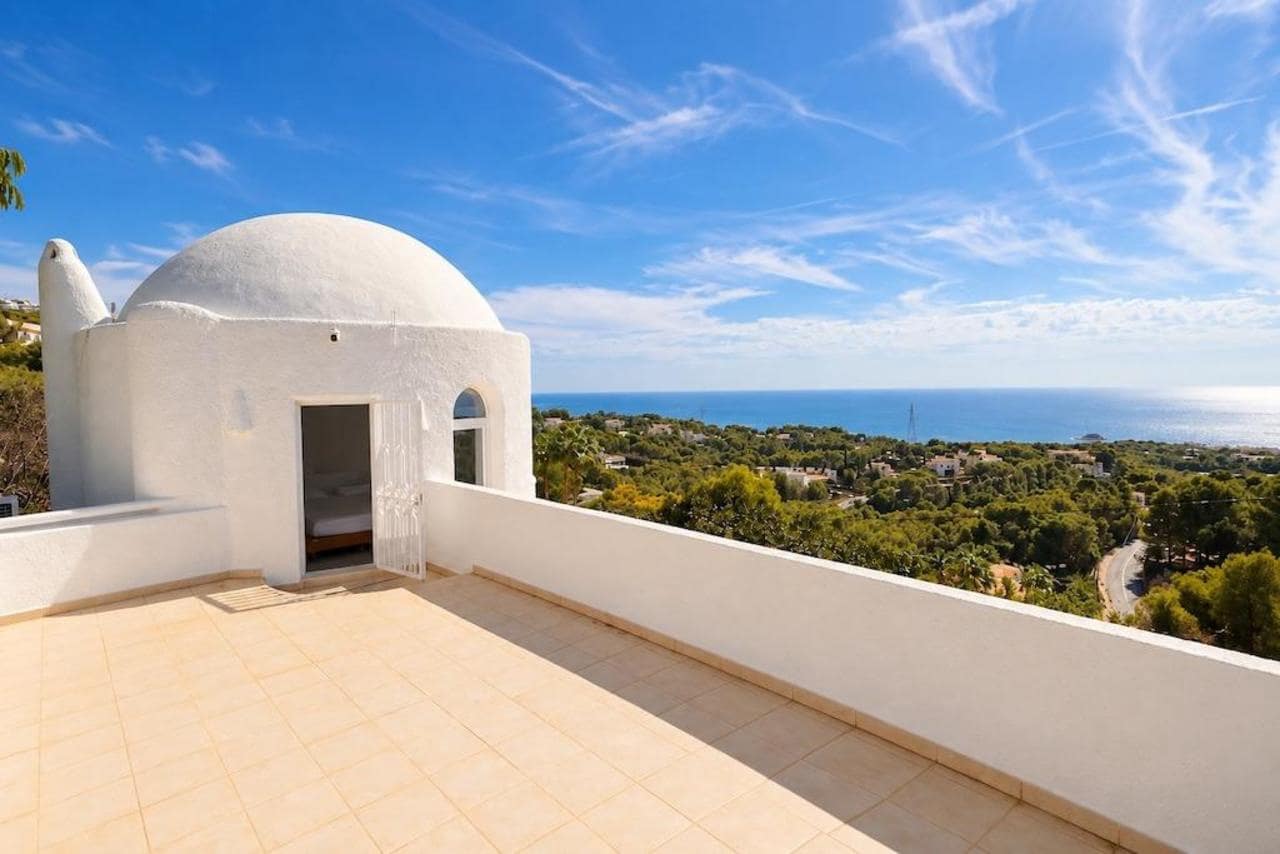 3 bedroom Villa for sale in Altea with pool garage - € 1,150,000 (Ref: 10161070)