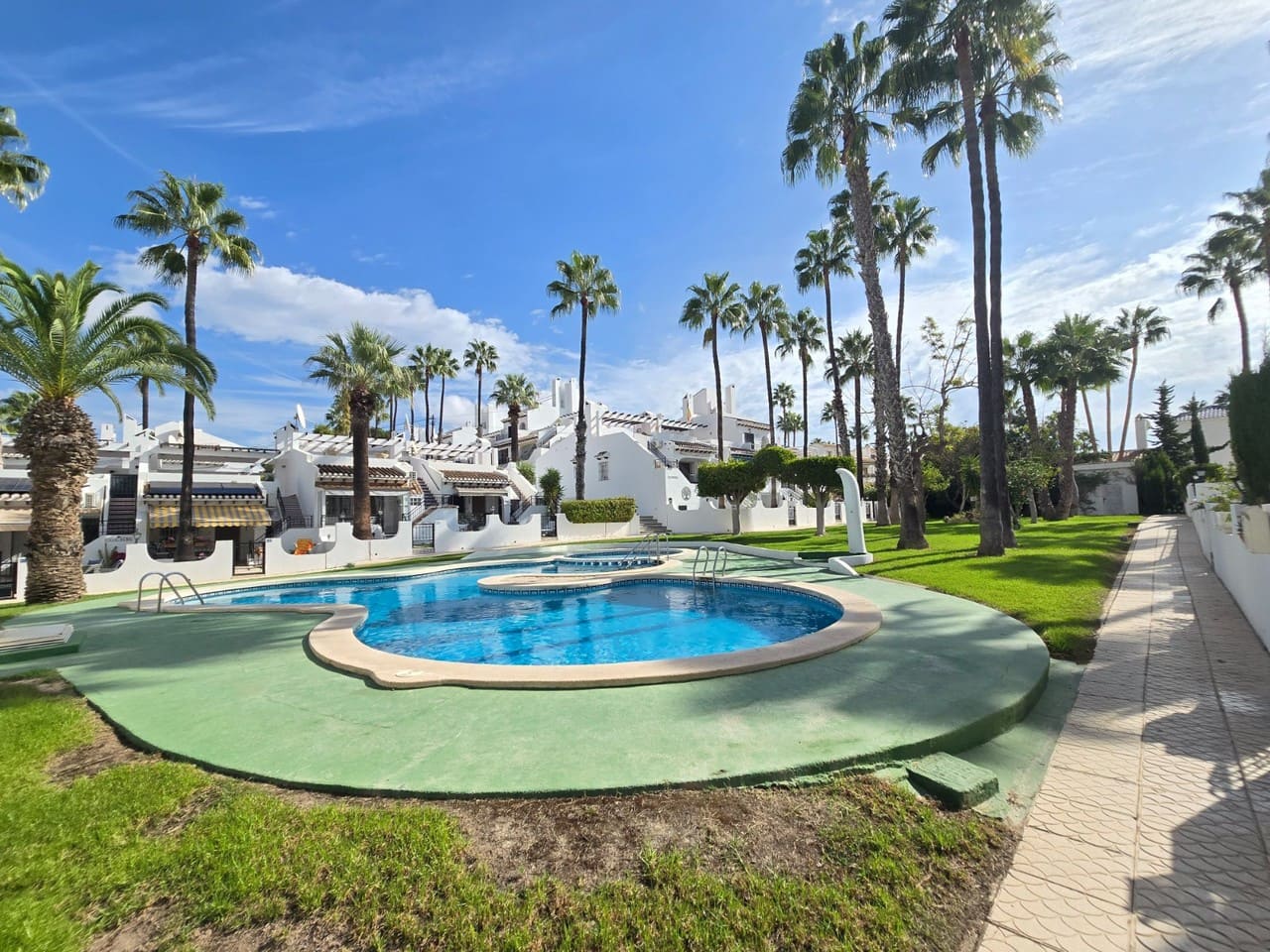 2 bedroom Townhouse for sale in Villamartin with pool - € 210,000 (Ref: 10162181)