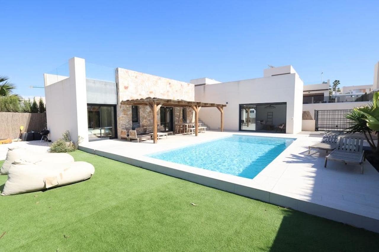 3 soverom Villa til salgs i Algorfa med svømmebasseng garasje - € 620 000 (Ref: 10162859)