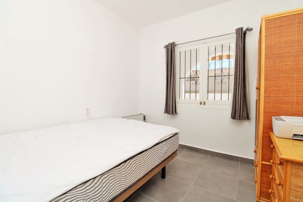 2 bedroom Bungalow for sale in Villamartin - € 149,995 (Ref: 10168275)