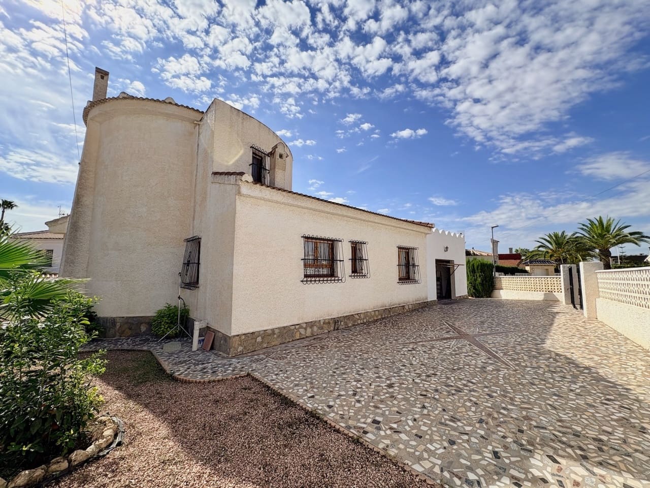3 bedroom Villa for sale in Rojales with garage - € 320,000 (Ref: 10168285)