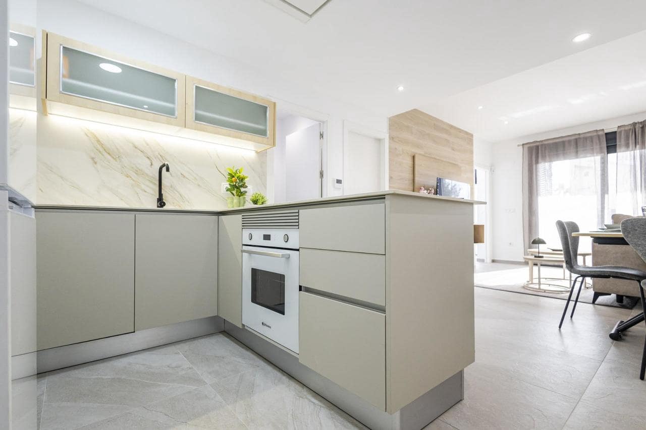 2 soveværelse Lejlighed til salg i Torrevieja med swimmingpool garage - € 269.000 (Ref: 10171081)