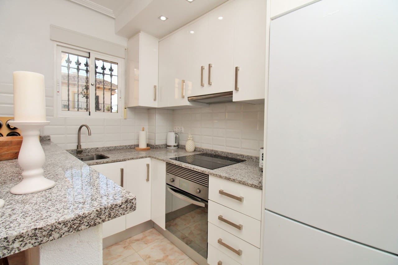 Casa de 3 habitaciones en Villamartin en venta con piscina garaje - 219.995 € (Ref: 10174862)