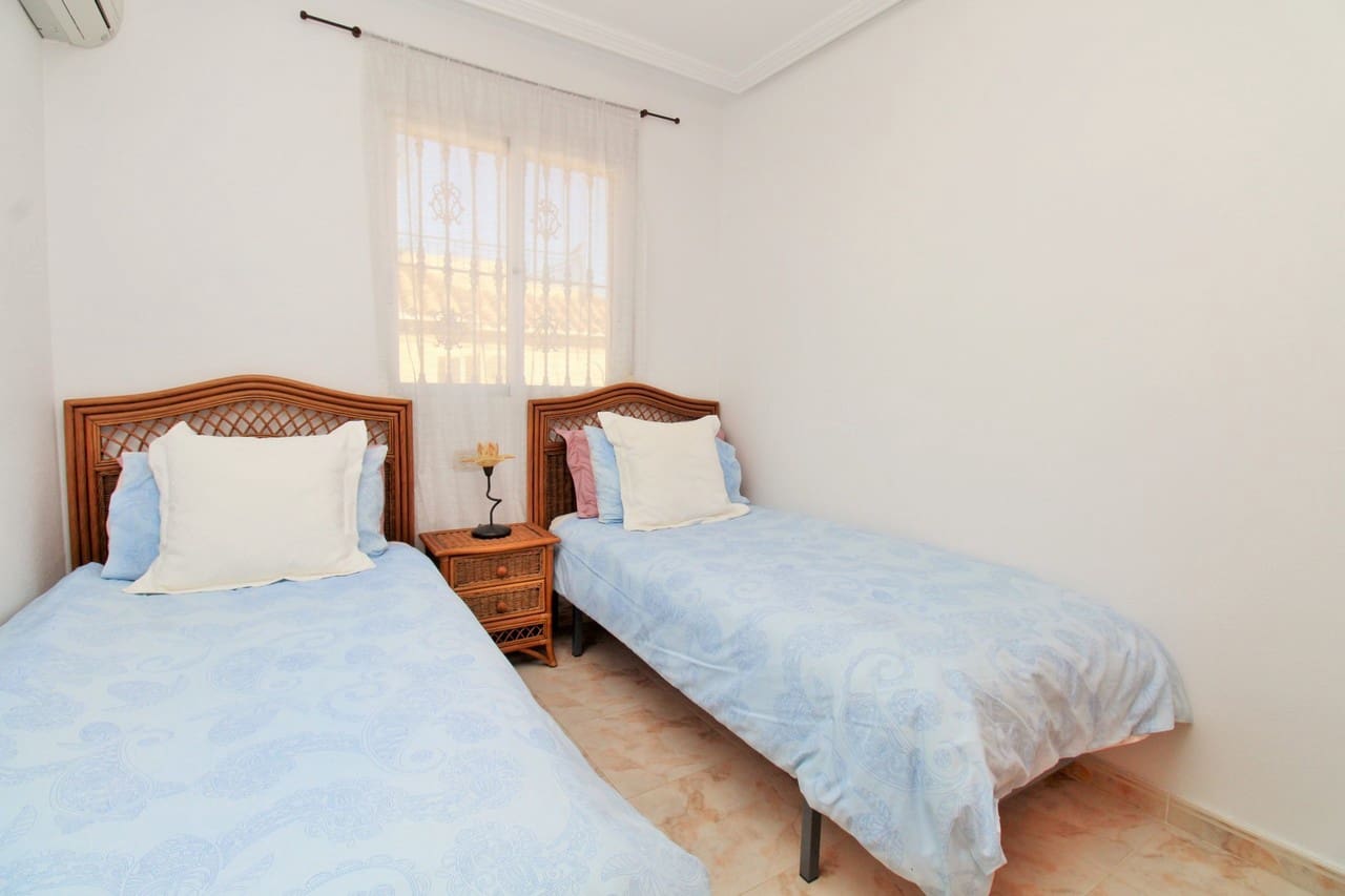 Casa de 3 habitaciones en Villamartin en venta con piscina garaje - 219.995 € (Ref: 10174862)