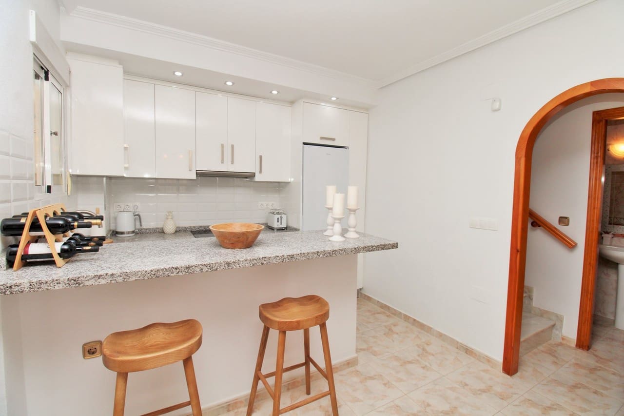 Casa de 3 habitaciones en Villamartin en venta con piscina garaje - 219.995 € (Ref: 10174862)
