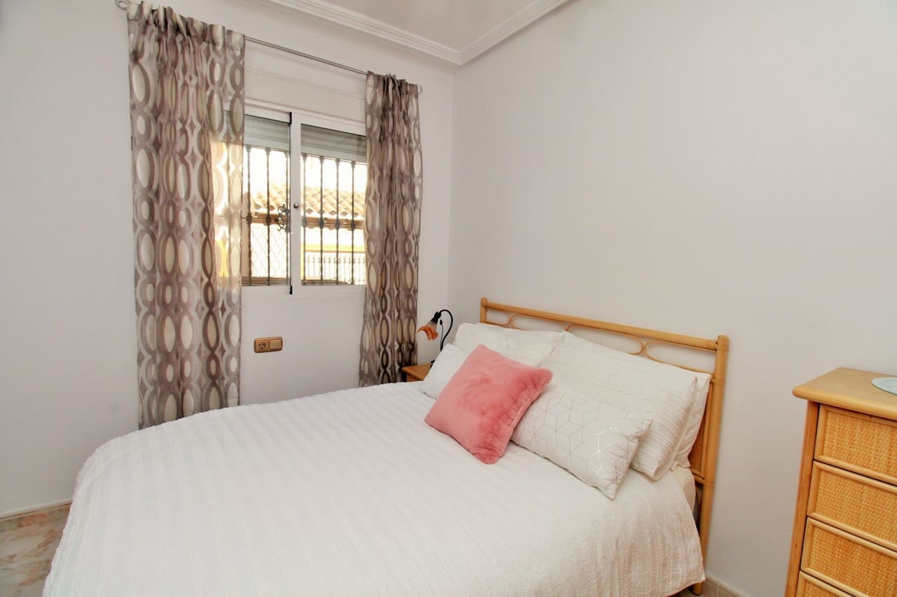 Casa de 3 habitaciones en Villamartin en venta con piscina garaje - 219.995 € (Ref: 10174862)