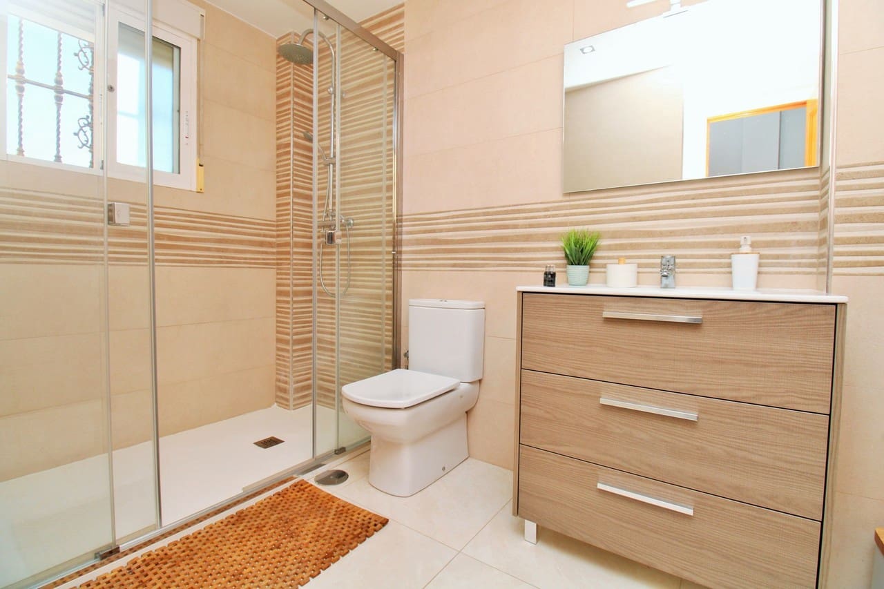 Casa de 3 habitaciones en Villamartin en venta con piscina garaje - 219.995 € (Ref: 10174862)