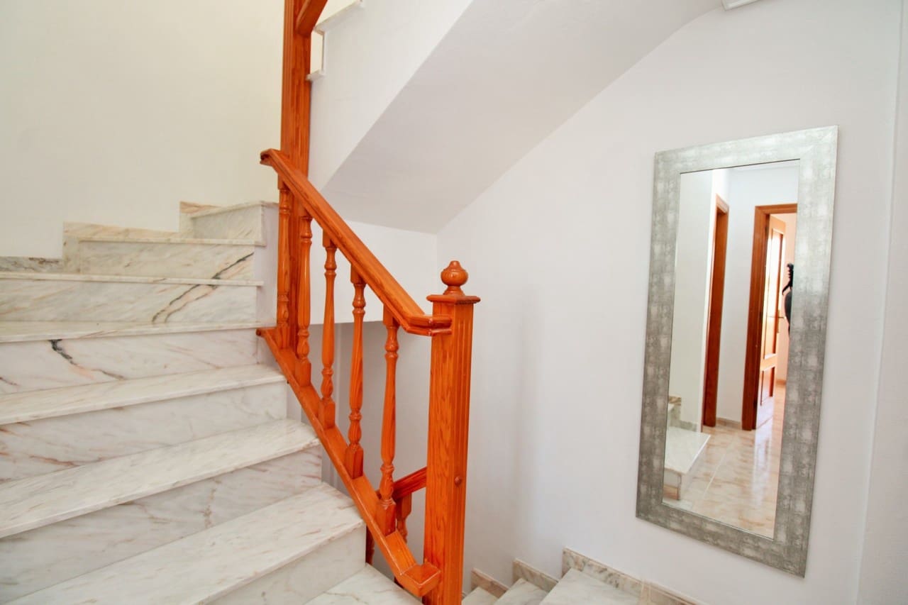 Casa de 3 habitaciones en Villamartin en venta con piscina garaje - 219.995 € (Ref: 10174862)