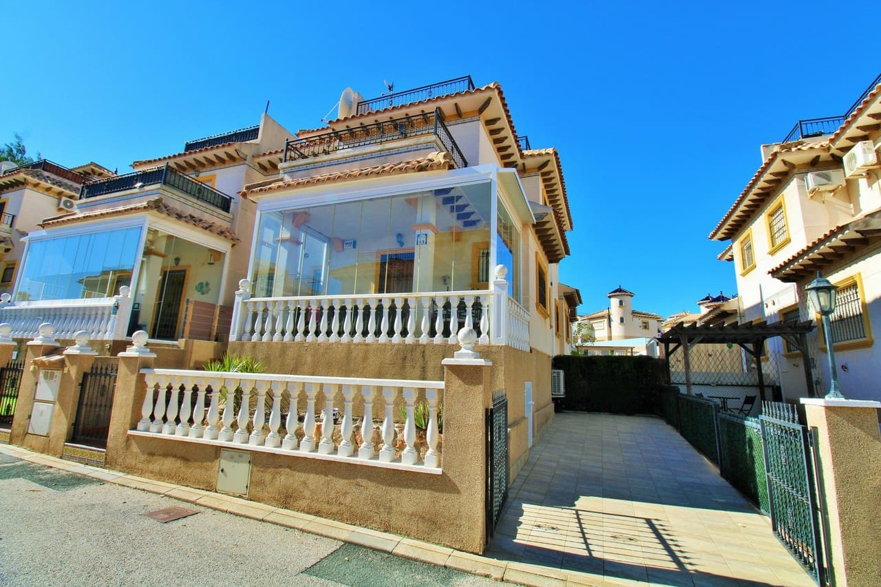 Casa de 3 habitaciones en Villamartin en venta con piscina garaje - 219.995 € (Ref: 10174862)