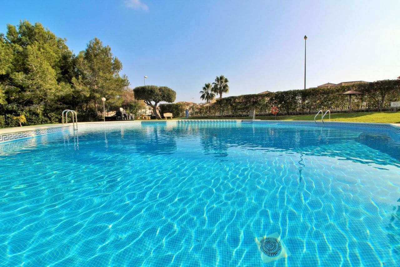 Casa de 3 habitaciones en Villamartin en venta con piscina garaje - 219.995 € (Ref: 10174862)
