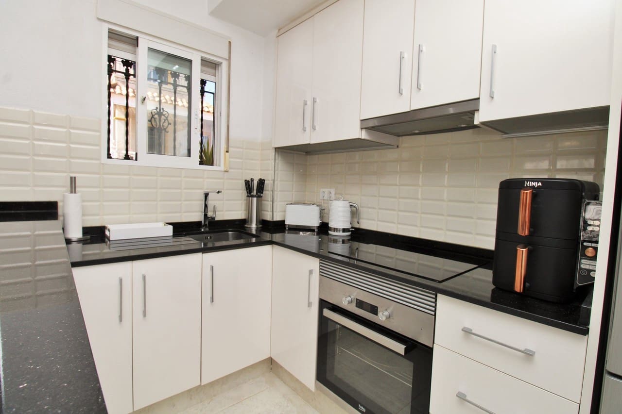 2 soverom Hus til salgs i Villamartin med svømmebasseng garasje - € 229 950 (Ref: 10174864)