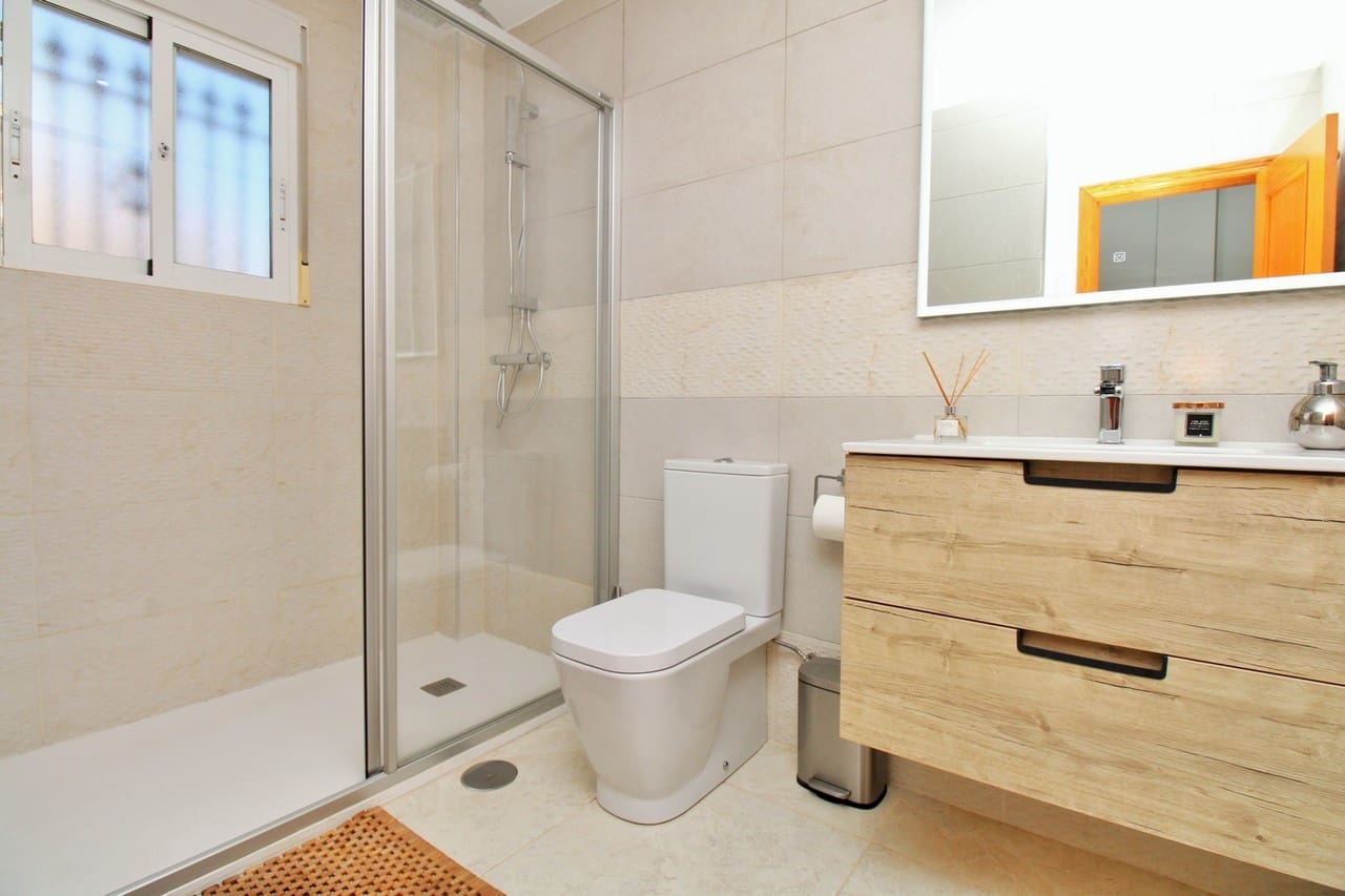 2 soverom Hus til salgs i Villamartin med svømmebasseng garasje - € 229 950 (Ref: 10174864)