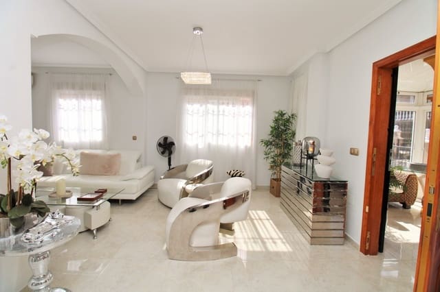 2 soverom Hus til salgs i Villamartin, Orihuela med svømmebasseng garasje - € 229 950 (Ref: 10174864)