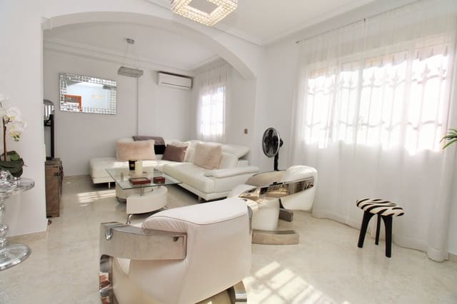 2 soverom Hus til salgs i Villamartin, Orihuela med svømmebasseng garasje - € 229 950 (Ref: 10174864)