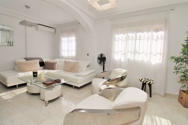 2 soverom Hus til salgs i Villamartin, Orihuela med svømmebasseng garasje - € 229 950 (Ref: 10174864)