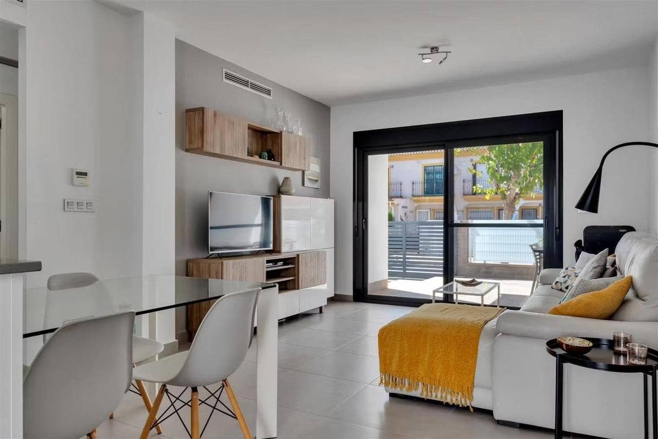2 quarto Bungalow para venda em Pilar de la Horadada com piscina garagem - 225 000 € (Ref: 10174870)