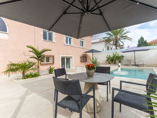 3 slaapkamer Villa te koop in Punta Prima, Orihuela met zwembad garage - € 680.000 (Ref: 10176308)