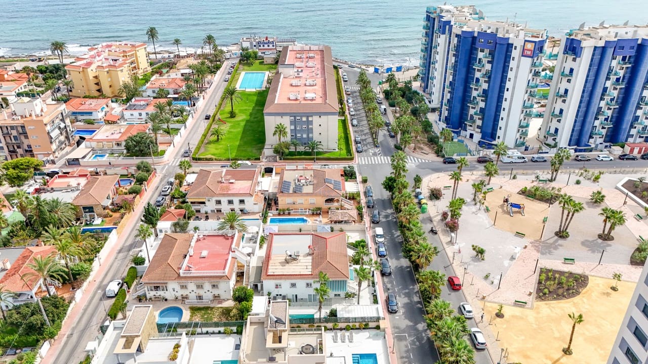 3 slaapkamer Villa te koop in Orihuela Costa met zwembad garage - € 680.000 (Ref: 10176308)