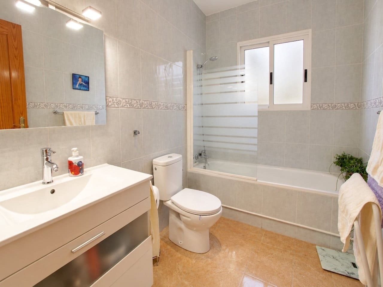 4 Zimmer Villa zu verkaufen in Benimar mit Pool Garage - 315.000 € (Ref: 10179906)