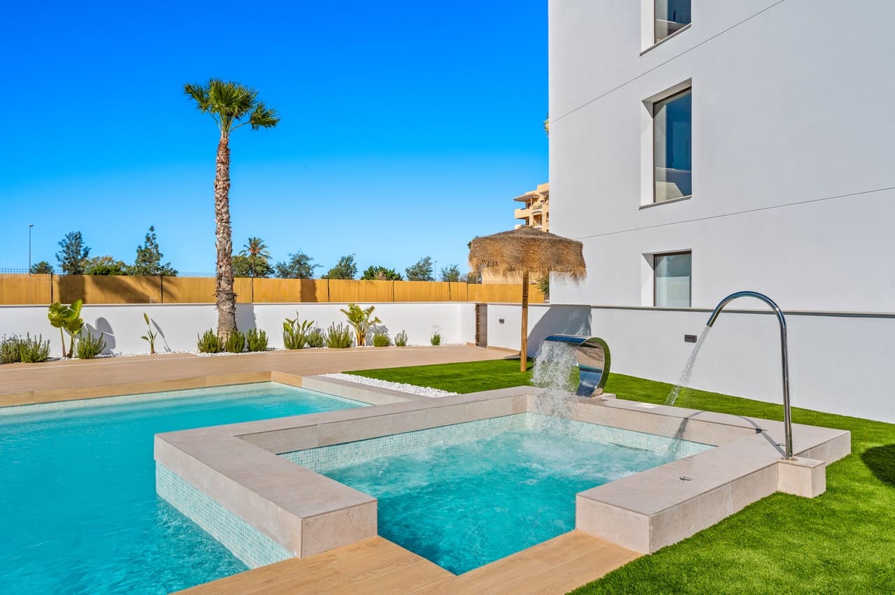 Apartamento de 2 habitaciones en Los Alcázares en venta con piscina garaje - 335.000 € (Ref: 10184166)