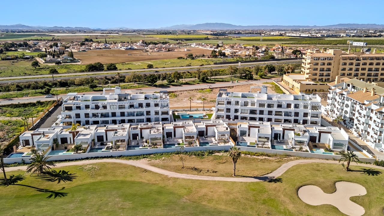 Apartamento de 2 habitaciones en Los Alcázares en venta con piscina garaje - 335.000 € (Ref: 10184166)