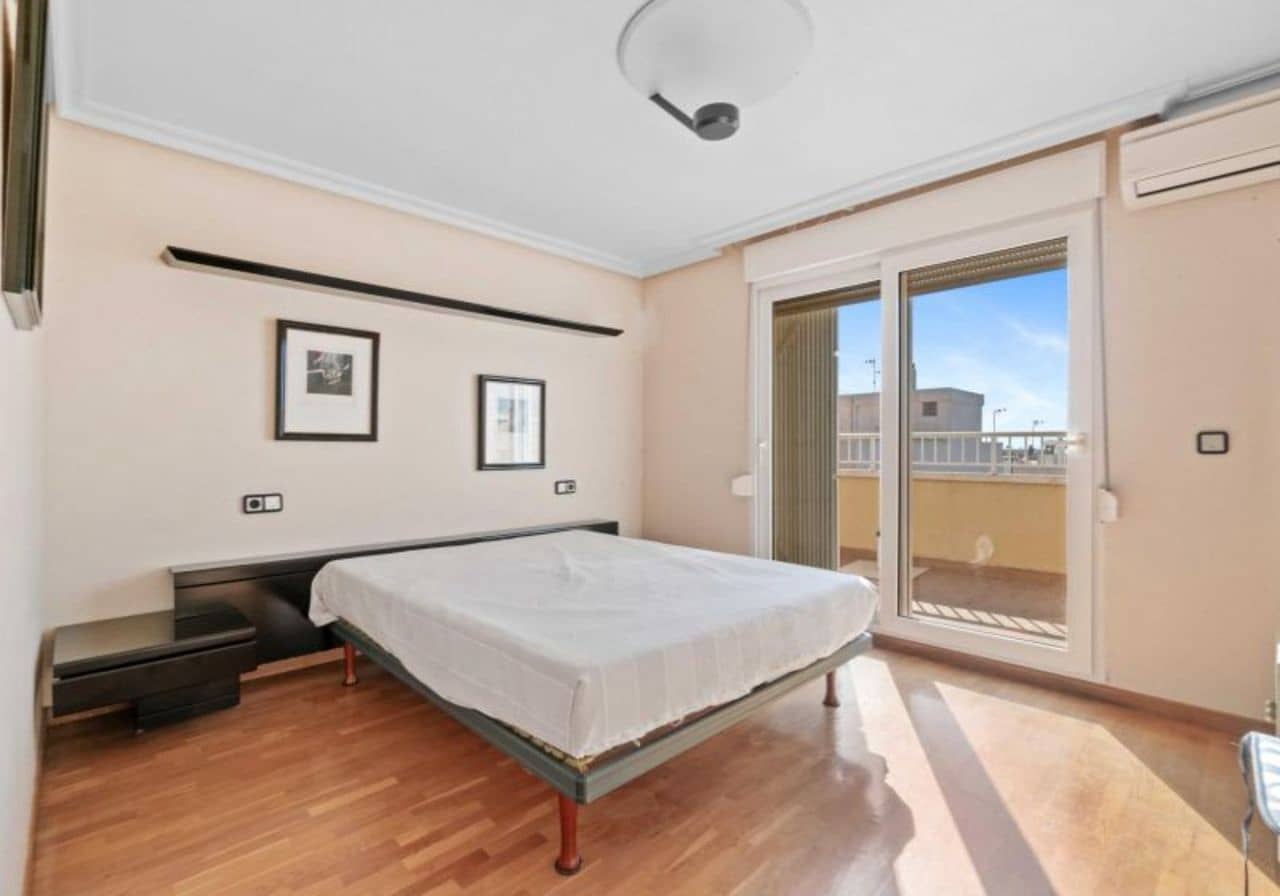 4 chambre Appartement à vendre à Torrevieja - 237 000 € (Ref: 6470857)