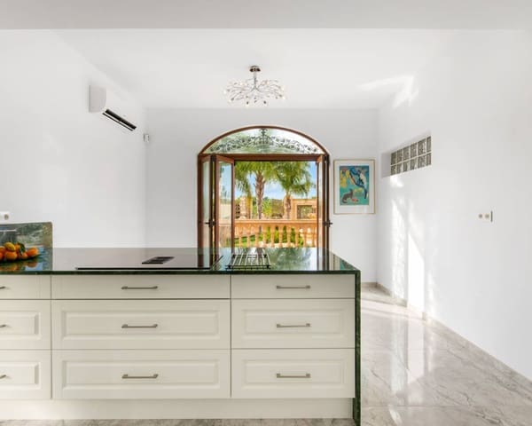 4 slaapkamer Villa te koop in Daya Vieja met zwembad - € 849.000 (Ref: 6709628)