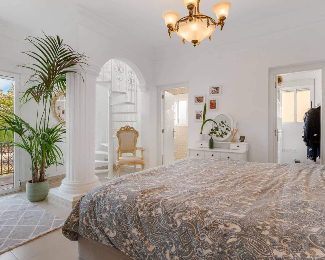 4 slaapkamer Villa te koop in Daya Vieja met zwembad - € 849.000 (Ref: 6709628)