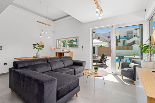 Chalet de 3 habitaciones en Zona Pueblo, Guardamar del Segura en venta con piscina - 445.000 € (Ref: 7509425)