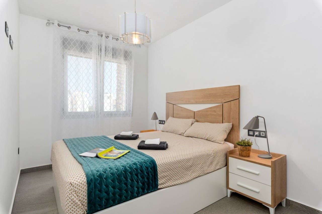 Chalet de 3 habitaciones en Guardamar del Segura en venta con piscina - 445.000 € (Ref: 7509425)