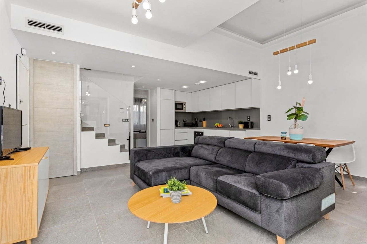 Chalet de 3 habitaciones en Guardamar del Segura en venta con piscina - 445.000 € (Ref: 7509425)