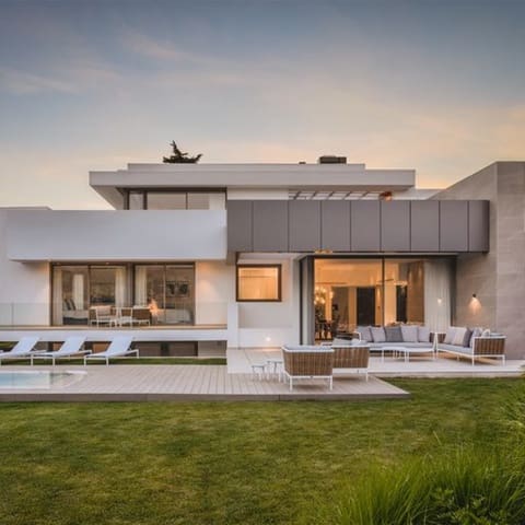 4 sypialnia Willa na sprzedaż w New Golden Mile, Estepona z basenem - 2 250 000 € (Ref: 7706727)