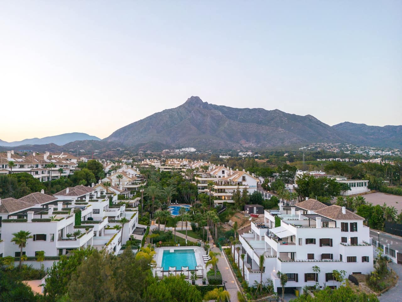 3 bedroom Apartment for sale in Marbella with pool - € 2,550,000 (Ref: 7706848)