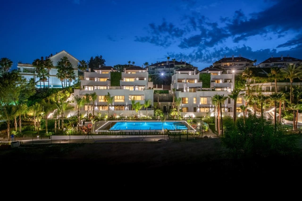 3 bedroom Apartment for sale in Marbella with pool - € 2,550,000 (Ref: 7706848)