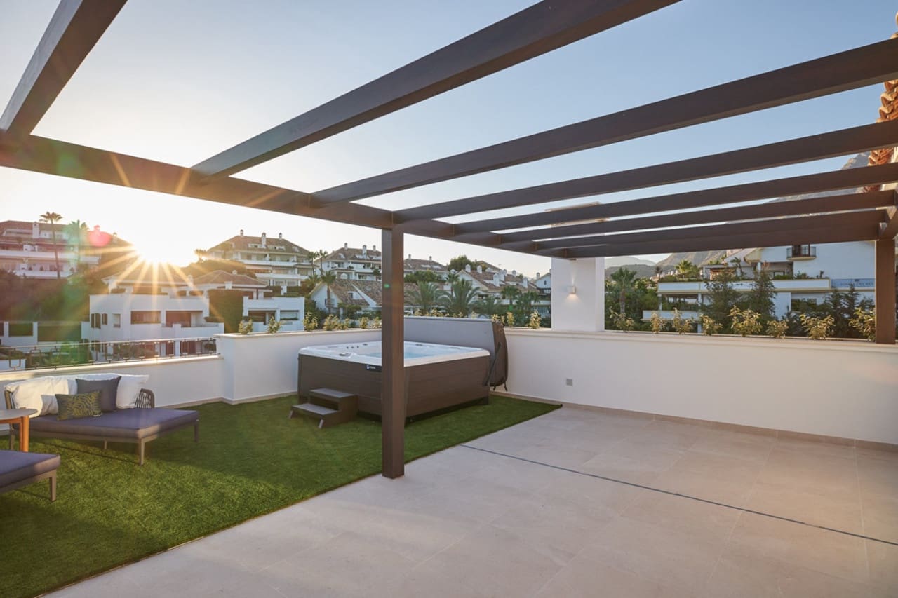 3 bedroom Apartment for sale in Marbella with pool - € 2,550,000 (Ref: 7706848)