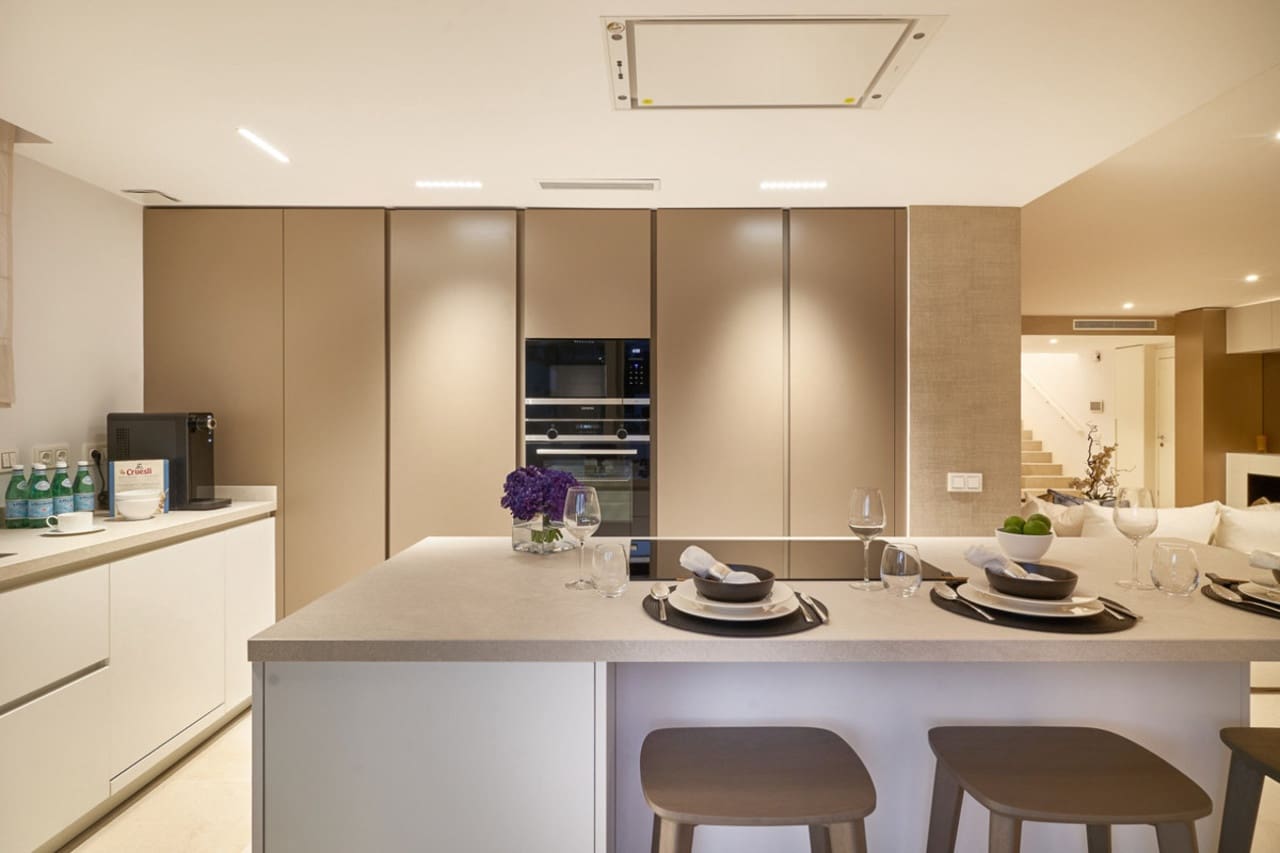 3 bedroom Apartment for sale in Marbella with pool - € 2,550,000 (Ref: 7706848)