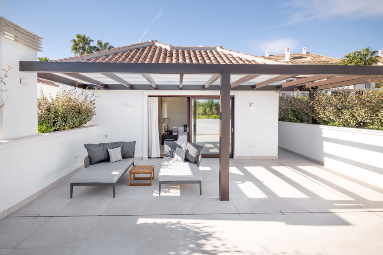 3 bedroom Apartment for sale in Marbella with pool - € 2,550,000 (Ref: 7706848)