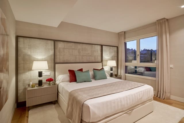 3 bedroom Apartment for sale in Casco Antiguo, Marbella with pool - € 2,550,000 (Ref: 7706848)