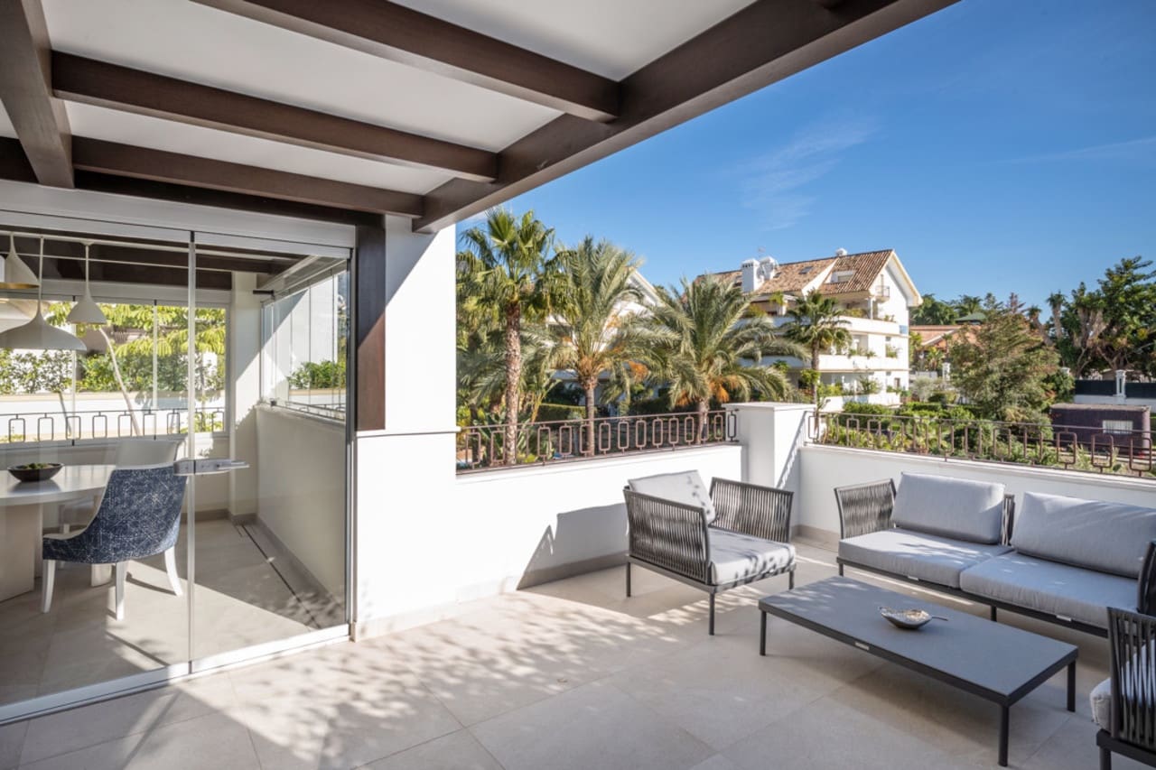 3 bedroom Apartment for sale in Marbella with pool - € 2,550,000 (Ref: 7706848)