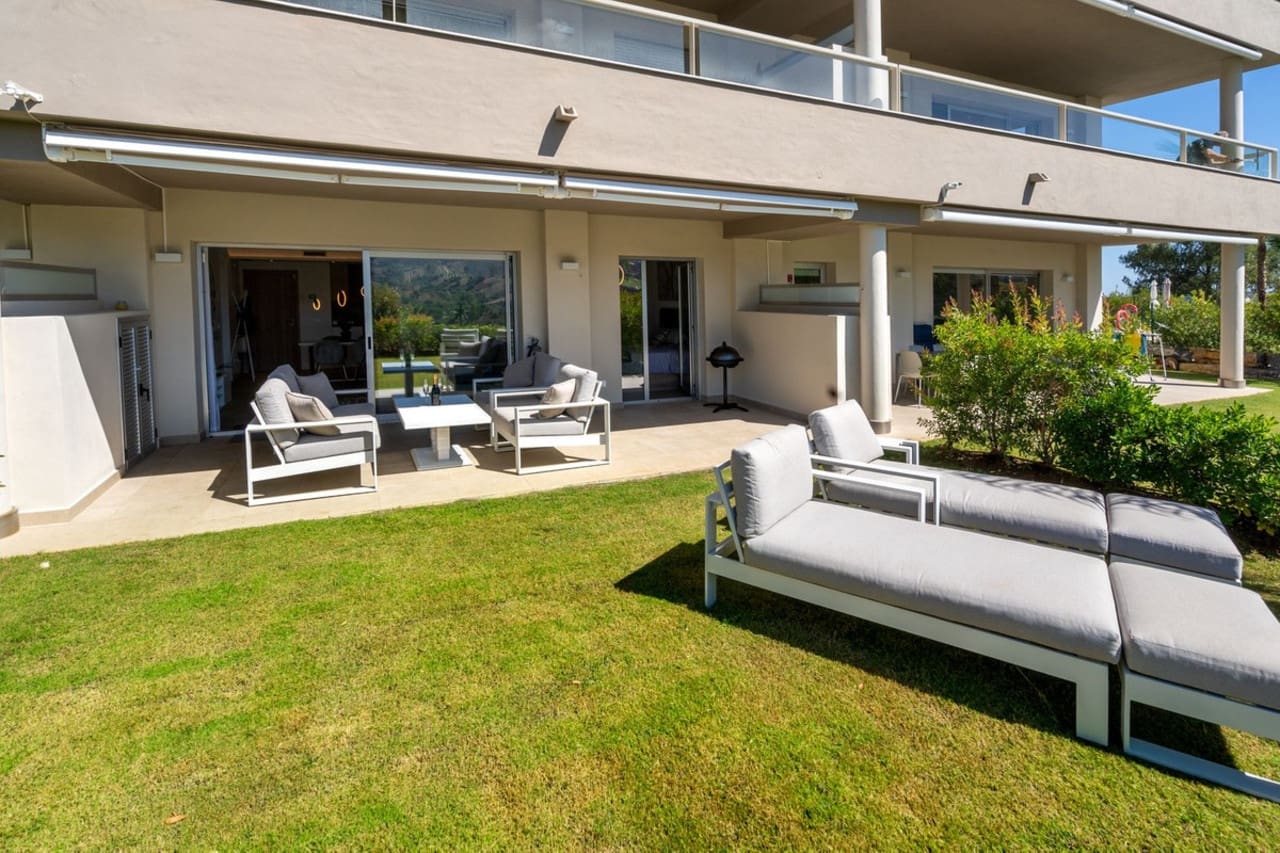 2 bedroom Apartment for sale in La Cala Golf, Mijas with pool €