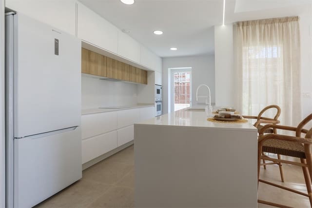 3 makuuhuone Huvila myytävänä paikassa Pilar de la Horadada ciudad, Pilar de la Horadada mukana uima-altaan 
autotalli - 469 000 € (Ref: 8123269)