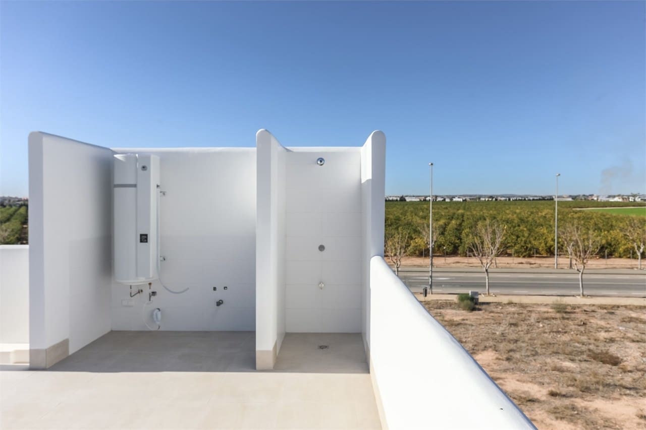 3 makuuhuone Huvila myytävänä paikassa Pilar de la Horadada mukana uima-altaan 
autotalli - 469 000 € (Ref: 8123269)