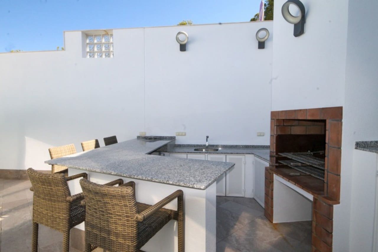 3 slaapkamer Villa te koop in Villamartin met zwembad garage - € 449.000 (Ref: 8188860)